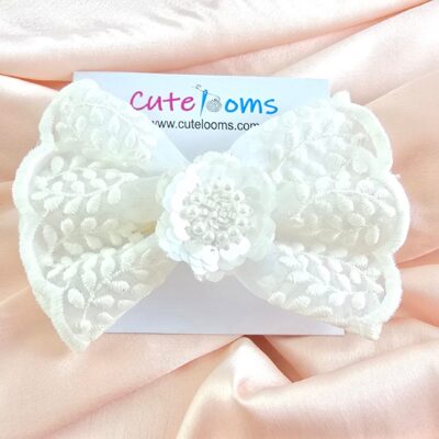 Elegant White Lace Bow Hair Clip – Pearl & Sequin Floral Centerpiece